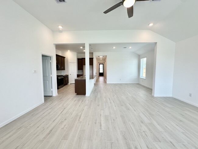Foto del edificio - Brand New 3 Bed / 2 Bath Home with Water V...
