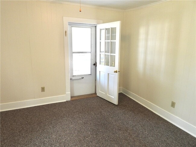 Building Photo - 119 River St