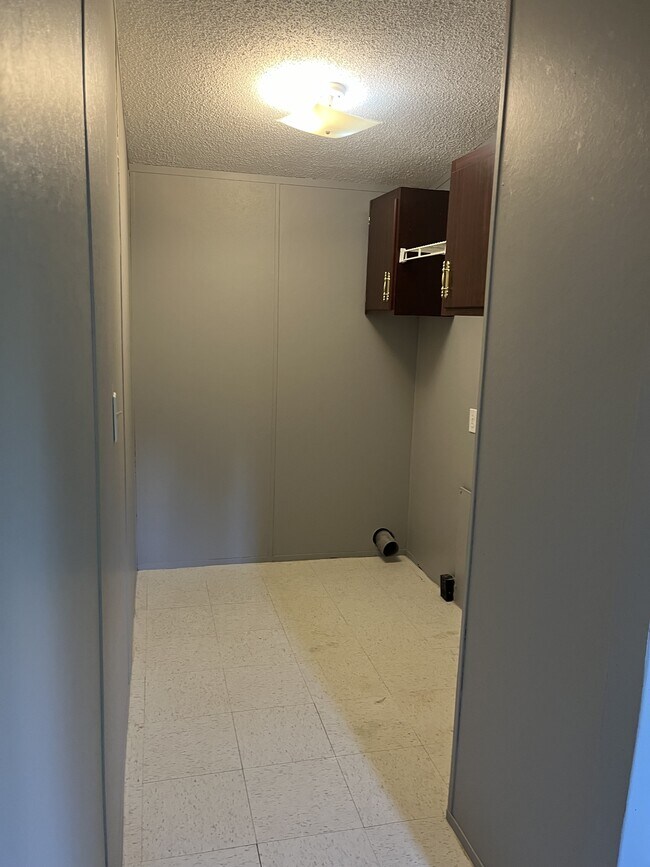 Foto del edificio - 124 Meadow Ln