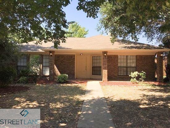 Primary Photo - 1618 Autumn Breeze Lane, Lewisville, TX 75077