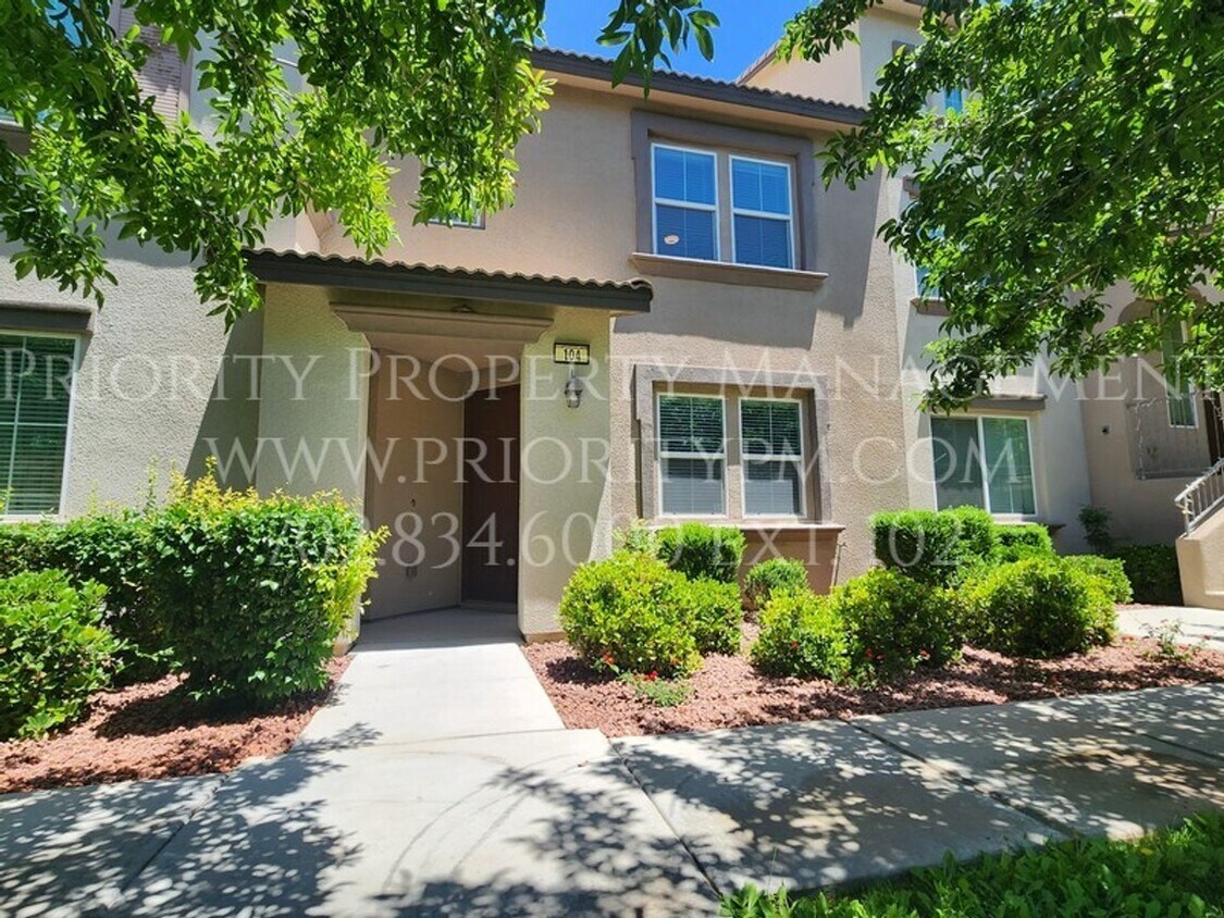 Foto principal - BEAUTIFUL 3 Bedroom WESTPARK CONDO IN SUMM...