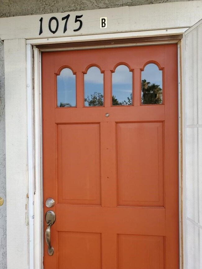 Building Photo - Clean 2 bed - 1 1/2  Bath 2 Story unit Ready to Move -In!!!