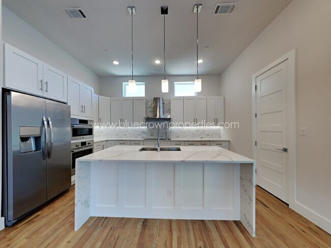 Building Photo - 1717 Caddo St