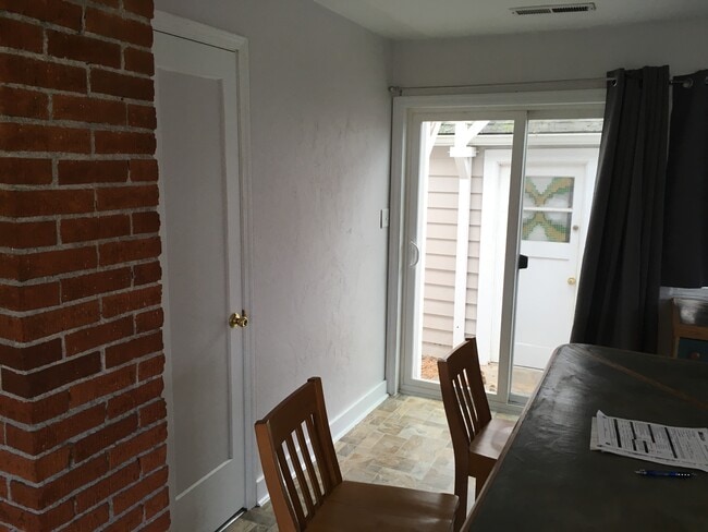 Building Photo - 98 W 29th Ave