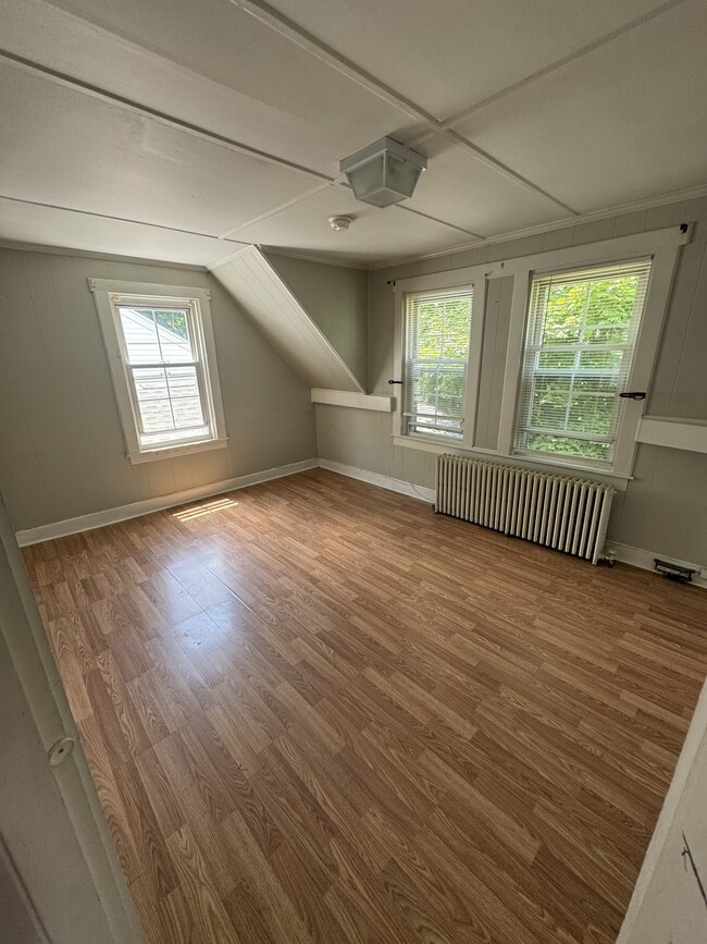 Building Photo - 331 King Philip St