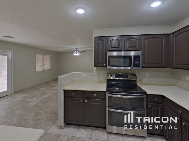 Foto del edificio - 42028 W Sunland Dr