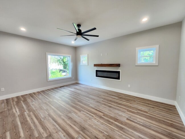 Building Photo - Asheville Rental!