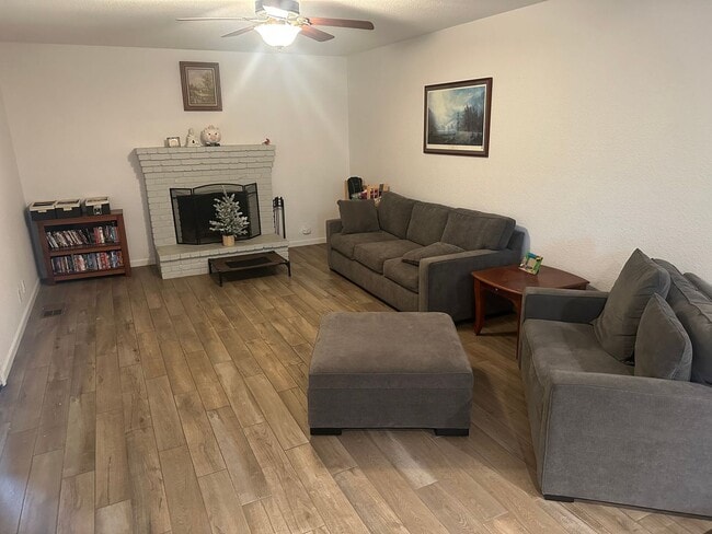 Building Photo - Beautiful 4 Bedroom Family Home!