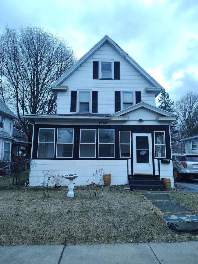 Building Photo - 3962 Lake Ave