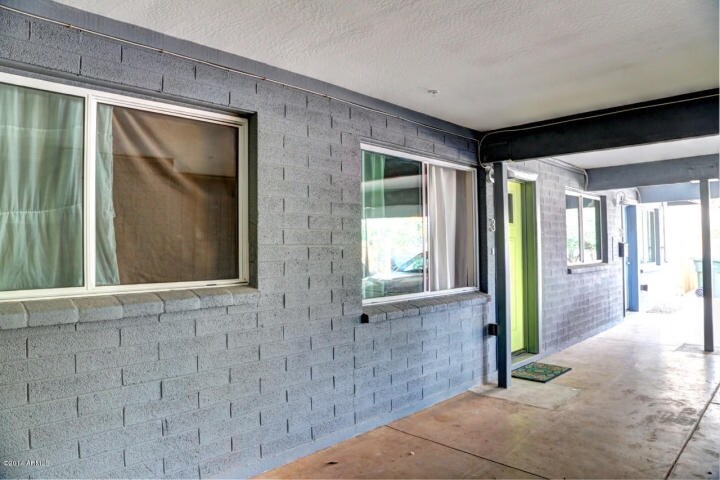 Primary Photo - 822 E Montecito Ave