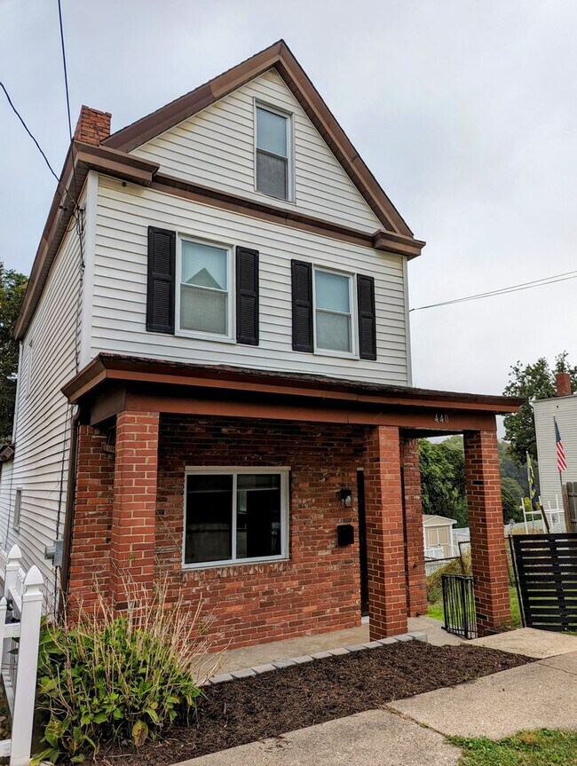 Building Photo - 440 Edith St