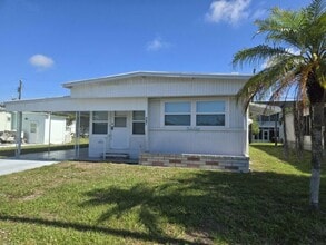Building Photo - 207 48th Ave W