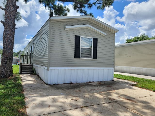 Primary Photo - 1725 Sunburst Dr
