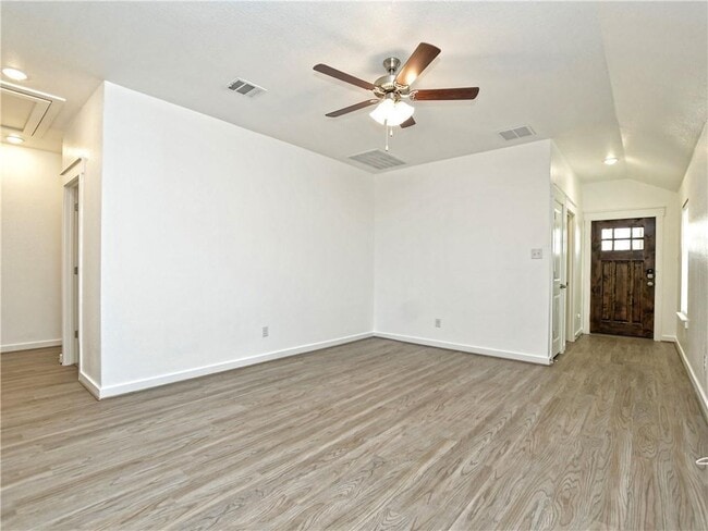 Foto del edificio - 116 Nogalito Wy