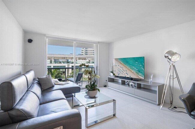 Foto del edificio - 6039 Collins Ave