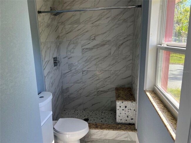 Building Photo - 509 Floral Cir