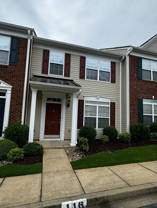 Building Photo - Modern 3 Bed Condo with Prime Location in ...