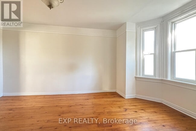 Photo du bâtiment - 42 Forin St