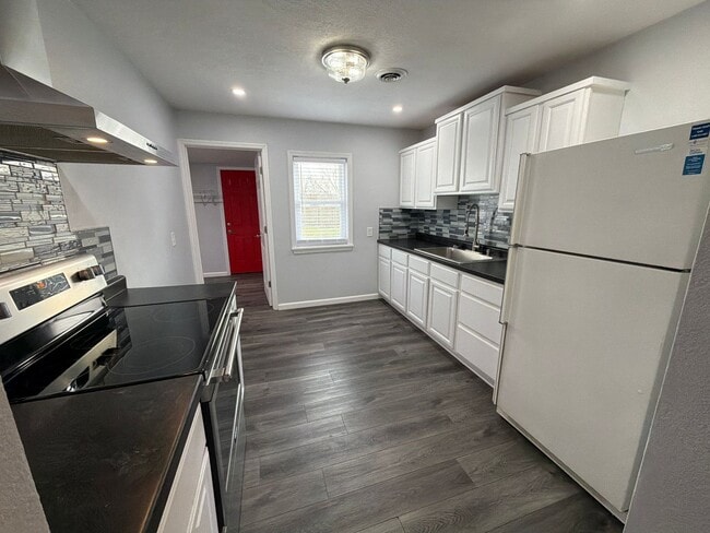 Building Photo - Check Out this price! Get it before it is gone!