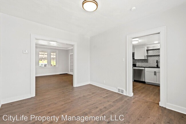 Building Photo - 3 br, 1 bath House - 813 E 10th Avenue