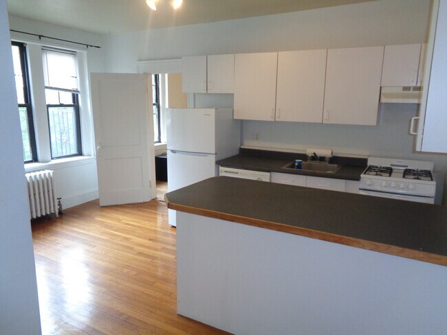 Building Photo - 66 Queensberry St