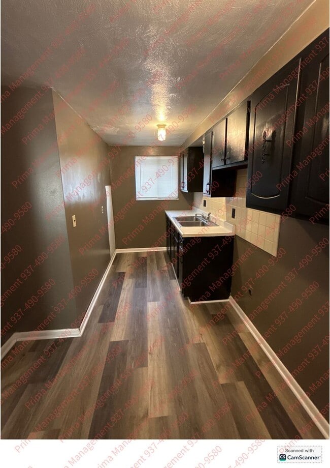 Building Photo - 21 W Parkwood Dr