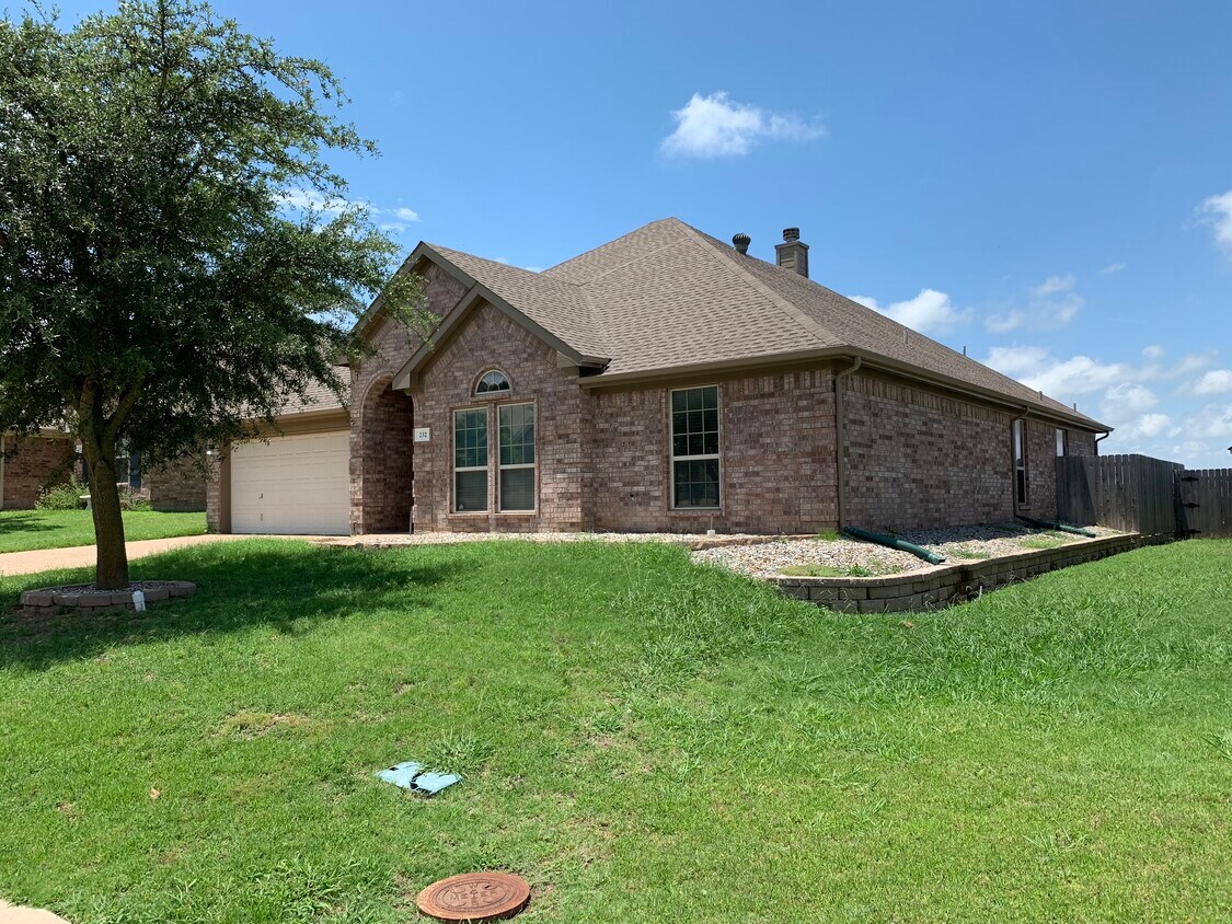 232 Carriage Dr, Willow Park, TX 76087 House Rental in Willow Park, TX
