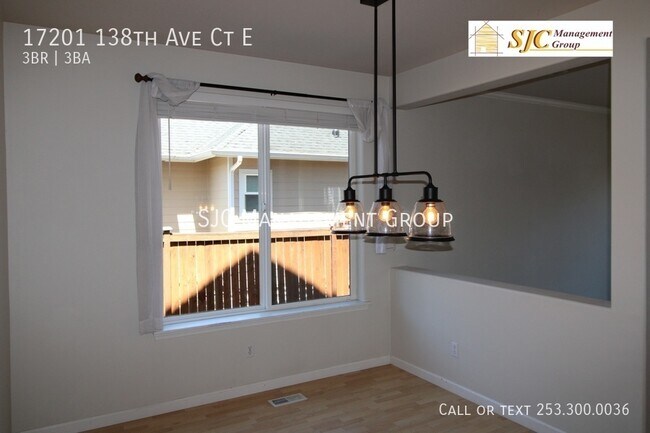 Building Photo - Three bedroom 2.5 bath home for rent in So...