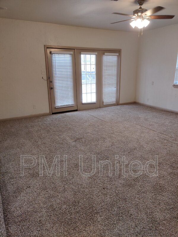 Foto del edificio - 2216 N Travis St