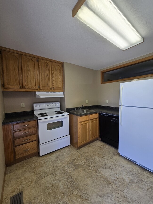 Foto del edificio - 613 N Andover Rd