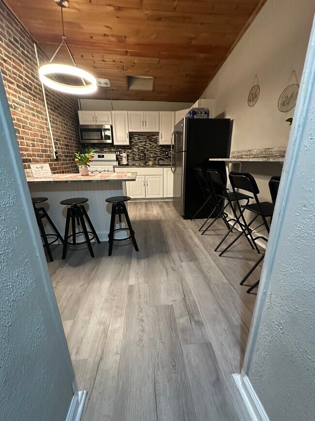 Cocina - 1734 E Carson St