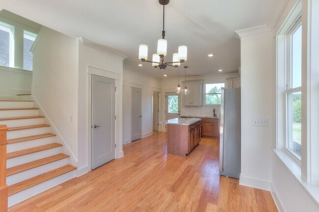 Building Photo - 3600 Quail Dr