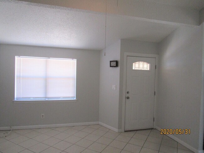 Building Photo - 11382 Lake Erie Dr