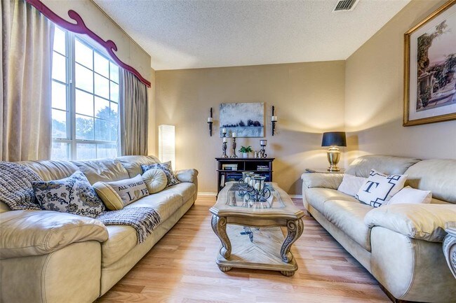 Foto del edificio - 1325 Williams Creek