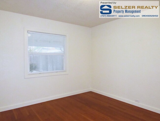 Building Photo - Roomy yet cozy 2 bd. westside charmer by t...