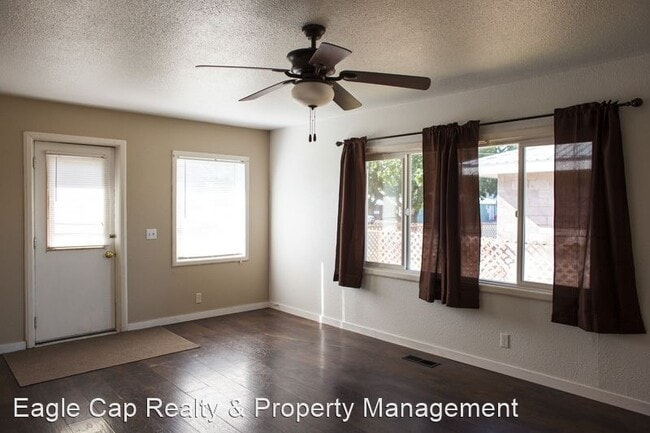 Foto del edificio - 2 br, 1 bath House - 2507 N Fir St.