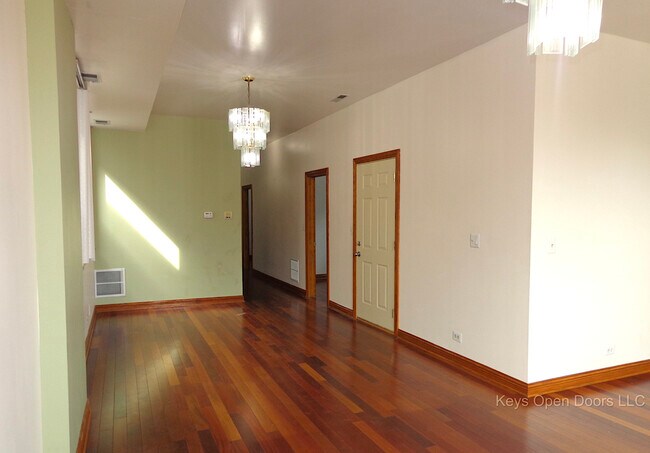 Building Photo - 4544 S Ashland Ave