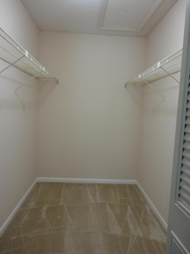 Building Photo - 707 Sunny Pine Way