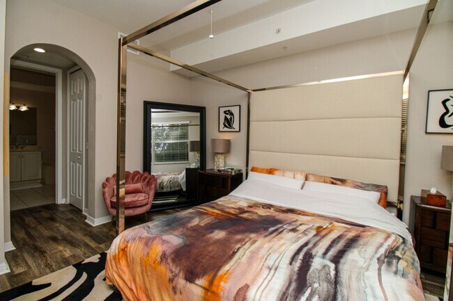 Building Photo - MARIPOSA ** SEASONAL (60 DAY MINIMUM STAY)...