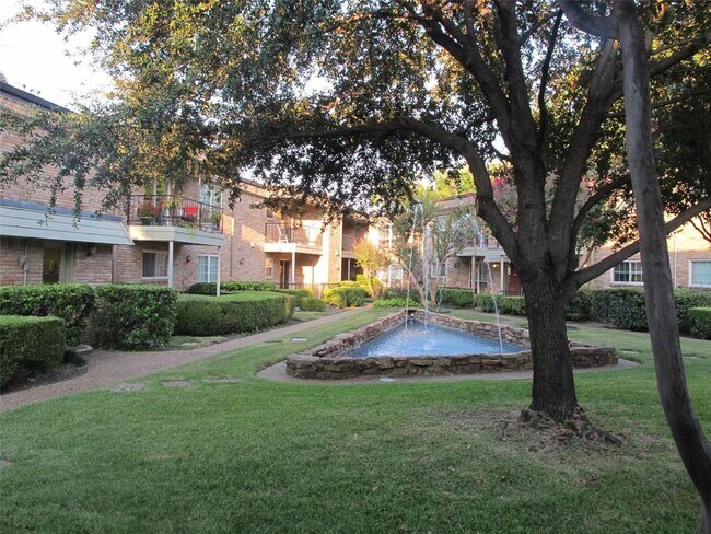 Foto del edificio - 7904 Royal Ln
