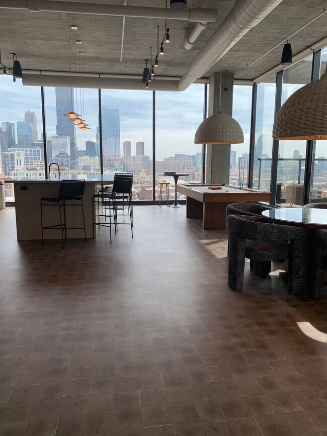 Foto del edificio - 1039 W Van Buren St