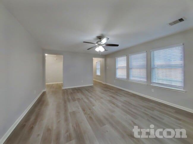 Foto del edificio - 6535 Providence View Ln