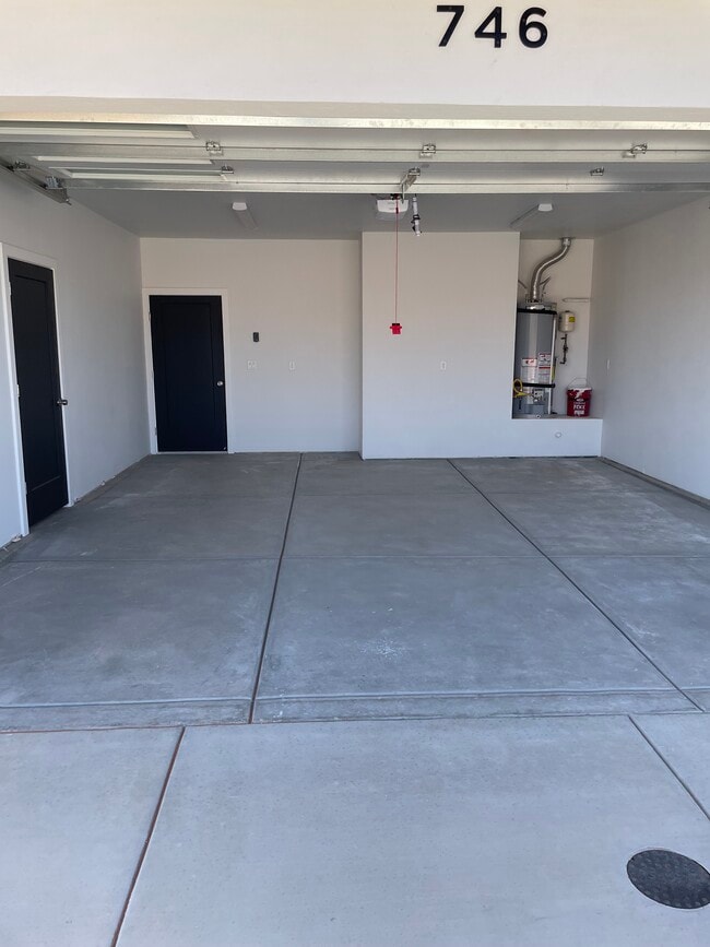 Building Photo - 746 E Desert Cactus Dr