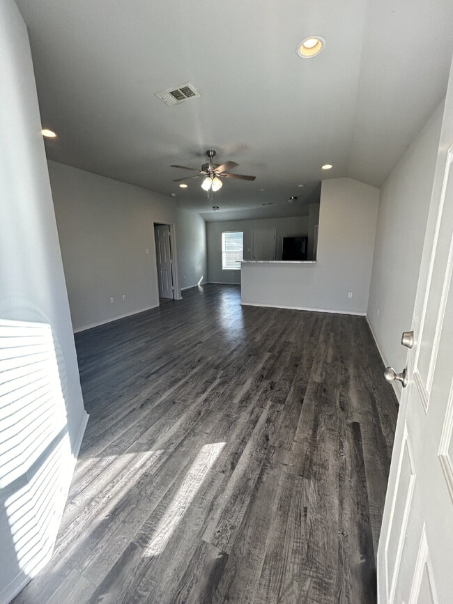 Building Photo - 2421 Judes Wy