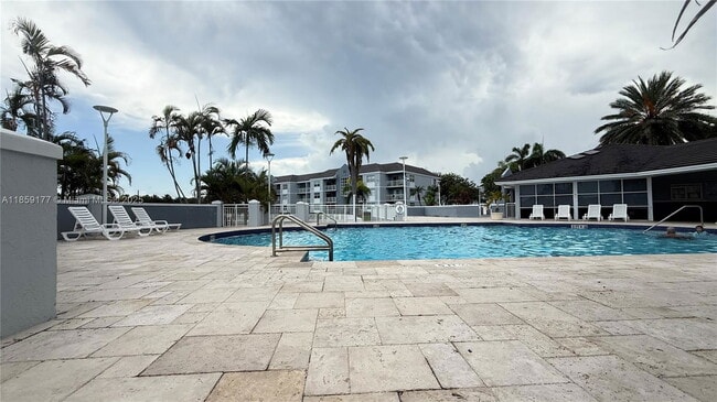 Foto del edificio - 8560 SW 212th St