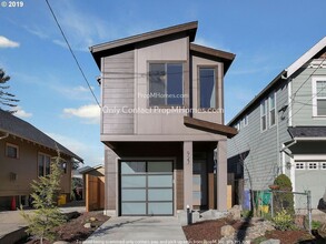 Building Photo - 927 N Stafford Rd