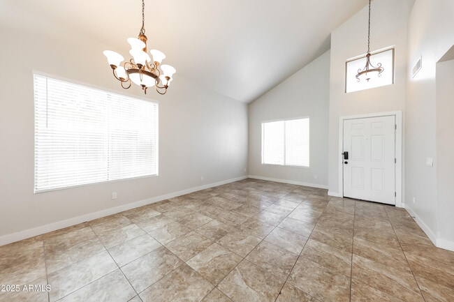 Building Photo - 5607 S 16th Dr