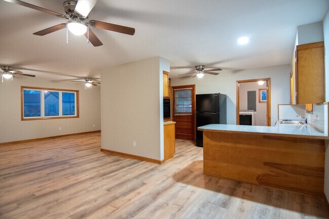 Building Photo - Charming 3-Bedroom Home in Edna with moder...