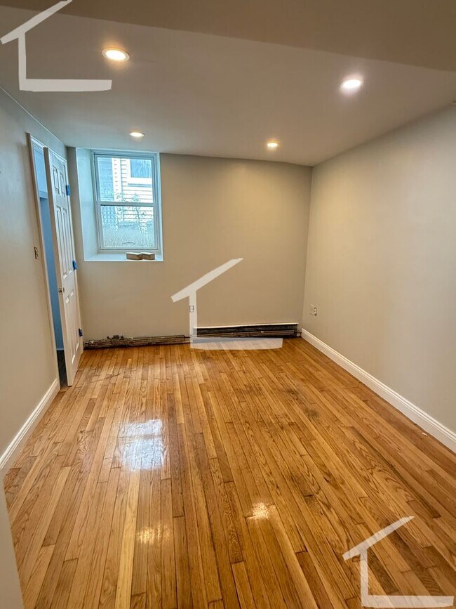 Foto del edificio - NEWLY RENOVATED ALLSTON 5 BED!!!!!!