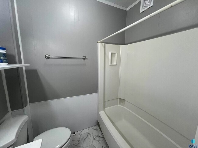 Foto del edificio - 409 N Oakley St